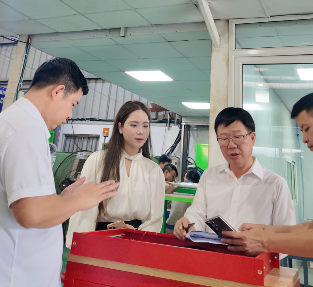 Khách hàng Hàn Quốc tìm hiểu năng lực sản xuất của VNPMA